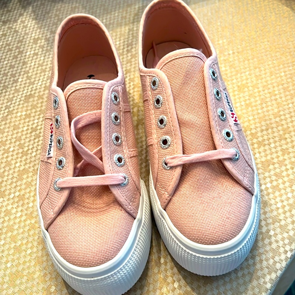 NWT SUPERGA LIGHT PINK PLATFORM SNEAKERS